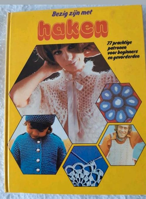 Uit 1972, Bezig zijn met haken, Boeken, Hobby en Vrije tijd, Breien en Haken, Ophalen of Verzenden