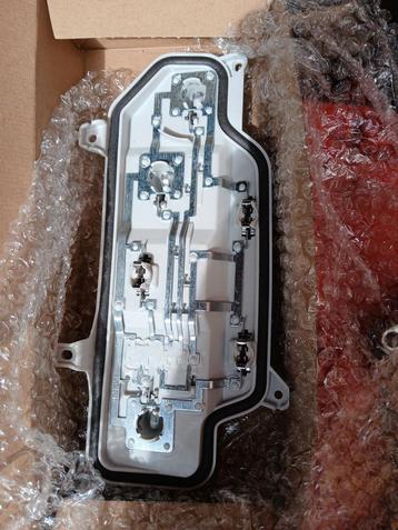 Achterlicht fittingen caddy mk4 met klep beschikbaar voor biedingen