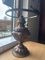 Antieke Petroleumlamp met Ornamenten, Antiek en Kunst, Ophalen of Verzenden