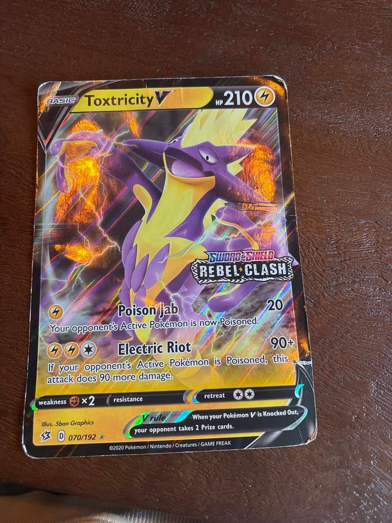 Toxtricity V - Rebel Clash - Pokémonkaart, Ophalen of Verzenden, Gebruikt, Losse kaart