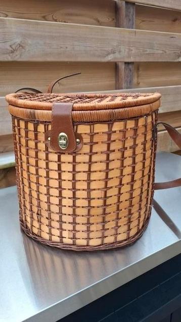 Vintage picknickmand met draagriem  beschikbaar voor biedingen