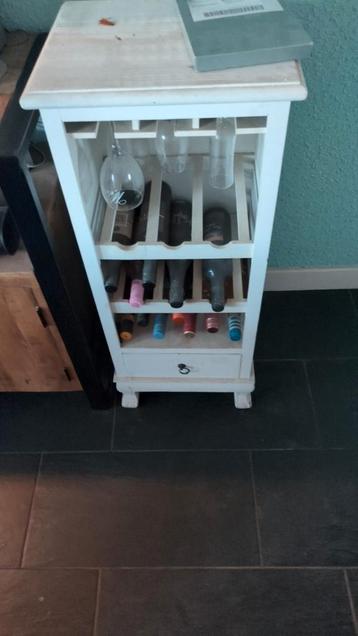 Leuk drankenkastje beschikbaar voor biedingen