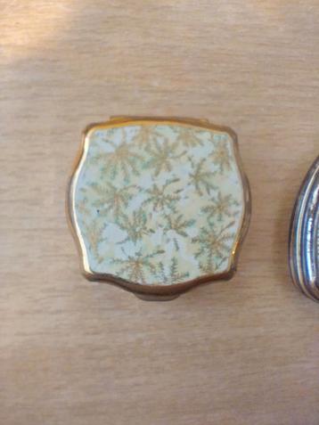 Vintage Stratton Compact pillendoosjes 2 stuks beschikbaar voor biedingen