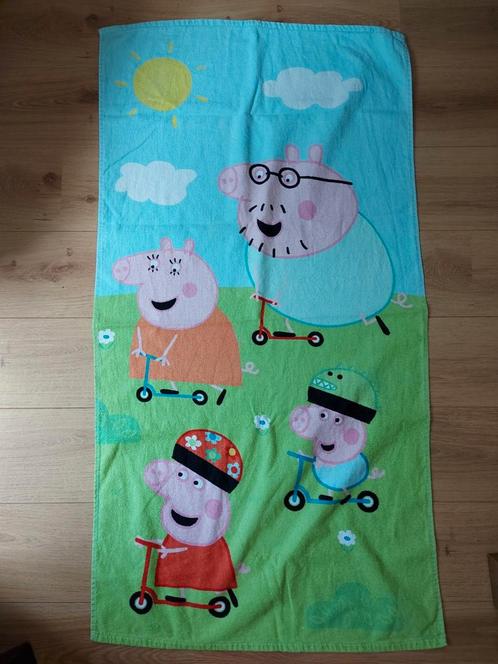 Badhanddoek Peppa Pig, Huis en Inrichting, Badkamer | Badtextiel en Accessoires, Zo goed als nieuw, Handdoek, Overige kleuren