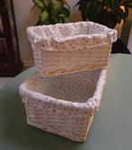 Twee rieten mandjes wit, 30 x 21 en 35 x 25 cm, Huis en Inrichting, Woonaccessoires | Schalen en Manden, Gebruikt, Mand, Ophalen of Verzenden