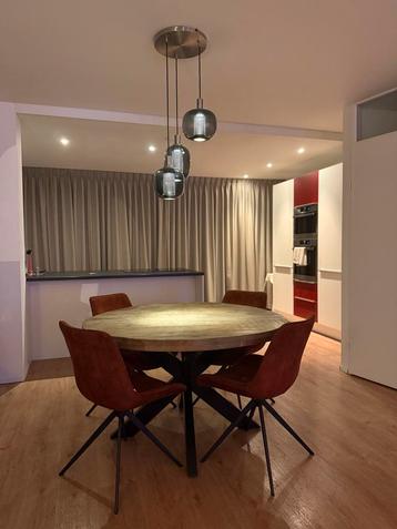 Mango Houten Tafel met Stoelen - Gelakt beschikbaar voor biedingen