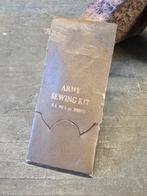 WWII US Army sewing kit, Ophalen of Verzenden, Amerika, Embleem of Badge