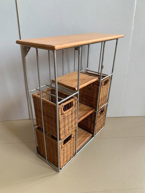Stevig metalen wandrek met hout en mandjes. 60x50x20cm, Huis en Inrichting, Kasten | Overige, Gebruikt, Ophalen