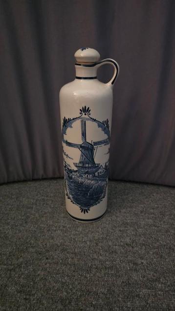 Delfts Blauw Jonge Bols Fles met Molen beschikbaar voor biedingen