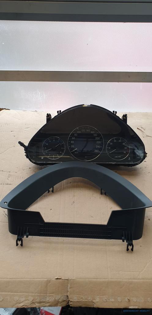 Kilometerteller W211 E klasse Mercedes A2115401711 E320 benz, Auto-onderdelen, Dashboard en Schakelaars, Mercedes-Benz, Gebruikt