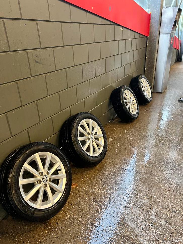 VW Merano 15" Velgen met Zomerbanden 5x100 (Polo/Fabia/VAG), Auto-onderdelen, Banden en Velgen, Banden en Velgen, Zomerbanden
