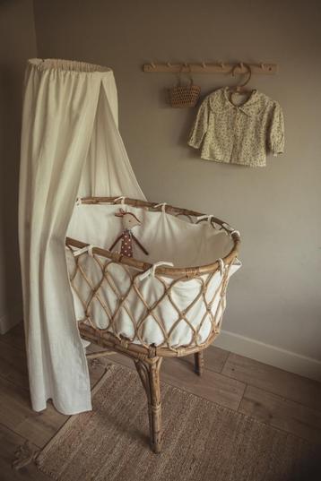 Te huur! Vintage Rotan Wiegje beschikbaar voor biedingen