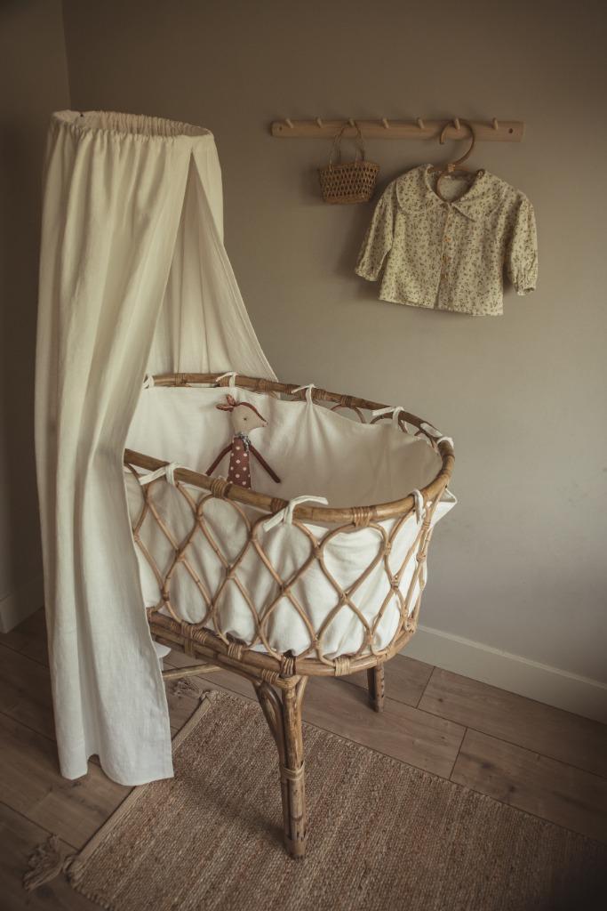 Te huur! Vintage Rotan Wiegje, Kinderen en Baby's, Babywiegjes en Ledikanten, Zo goed als nieuw, Wieg, Ophalen