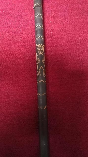 Decoratieve Speer met Gravures beschikbaar voor biedingen