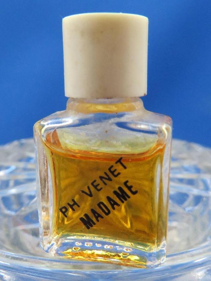 Micro - VENET - Madame - 1ml - p - 2,8cm, Verzamelen, Parfumverzamelingen, Gebruikt, Miniatuur, Gevuld, Ophalen of Verzenden