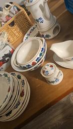 Servies met blauw bloemmotief, Huis en Inrichting, Keuken | Complete keukens, Gebruikt, Overige materialen, Wit, Overige typen