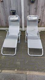 2 grijze ligstoelen - comfortabel ontspannen!, Tuin en Terras, Ligbedden, Ophalen, Zo goed als nieuw, Metaal, Inklapbaar