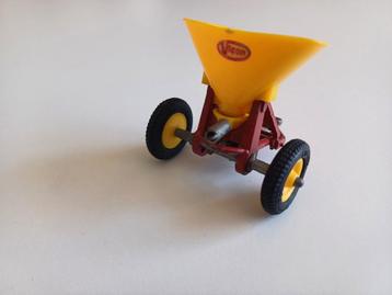 Vintage britains kunstmeststrooier prima staat  beschikbaar voor biedingen