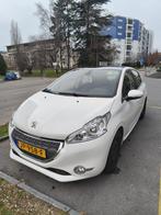 Peugeot 208 1.2 VTI 60KW/82PK 5-D 2012 Wit, Auto's, Voorwielaandrijving, 31 €/maand, 1199 cc, Parkeersensor