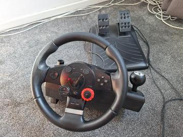 Logitech racestuur PC/PS met pedalen en pook (en flippers) beschikbaar voor biedingen
