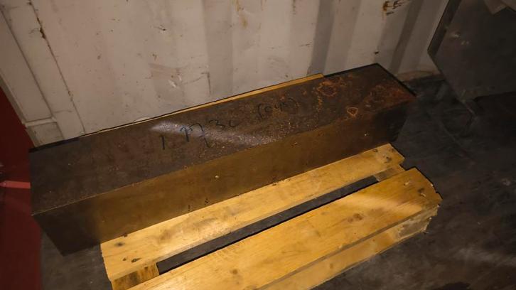 Vierkant staf blok C45 staal gereedschapstaal, Doe-het-zelf en Verbouw, IJzerwaren en Bevestigingsmiddelen, Zo goed als nieuw