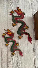 2 vintage handgeschilderde houten draken wanddecoraties, Antiek en Kunst, Ophalen of Verzenden
