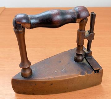 Antieke Strijkbout MH267 Strijkijzer beschikbaar voor biedingen