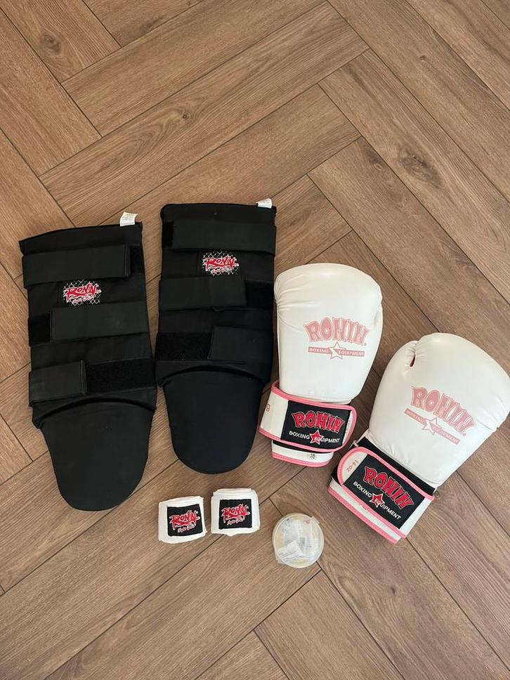 Kickbox handsxhoenen scheenbeschermers, bitje  ronin, Sport en Fitness, Vechtsporten en Zelfverdediging, Zo goed als nieuw, Overige