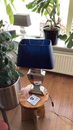 Mooi grote lamp, zilver kleurige poot, met donker blauwe kap, Ophalen of Verzenden, Zo goed als nieuw, Kunststof, Minder dan 100 cm