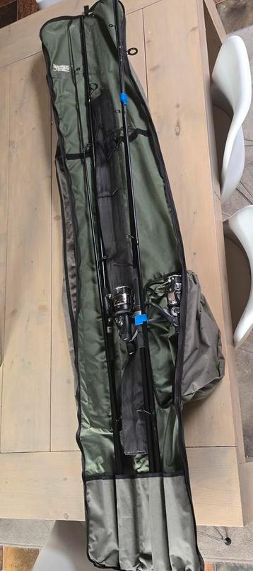 Karperhengels met molens en hoes beschikbaar voor biedingen