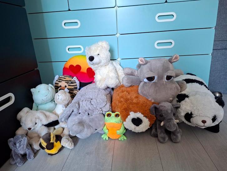 Set van verschillende knuffels en knuffelkussens, Kinderen en Baby's, Speelgoed | Knuffels en Pluche, Zo goed als nieuw, Overige typen