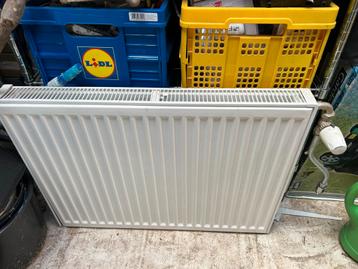 Radiator 80x60cm met thermostaatkraan beschikbaar voor biedingen