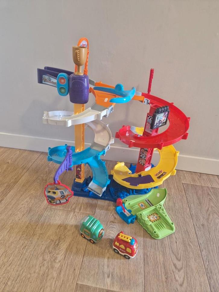 VTECH TOET TOET AUTO'S TORNADO INCL BRAM EN VIGO, Kinderen en Baby's, Speelgoed | Vtech, Gebruikt, 2 tot 4 jaar, Ophalen
