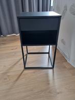 Ikea Vikhammer Nachtkastje - Zwart, Huis en Inrichting, Slaapkamer | Nachtkastjes, Minder dan 45 cm, Ophalen of Verzenden, Zo goed als nieuw