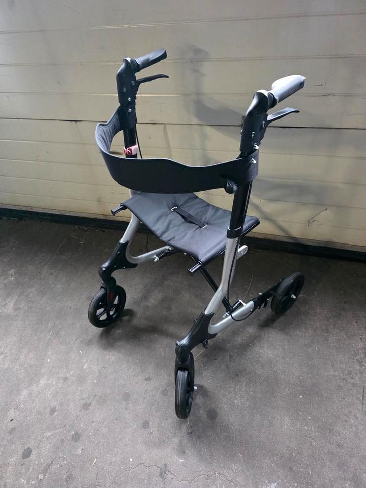 Nette lichtgewicht rollator, Diversen, Rollators, Zo goed als nieuw, Lichtgewicht, Ophalen of Verzenden