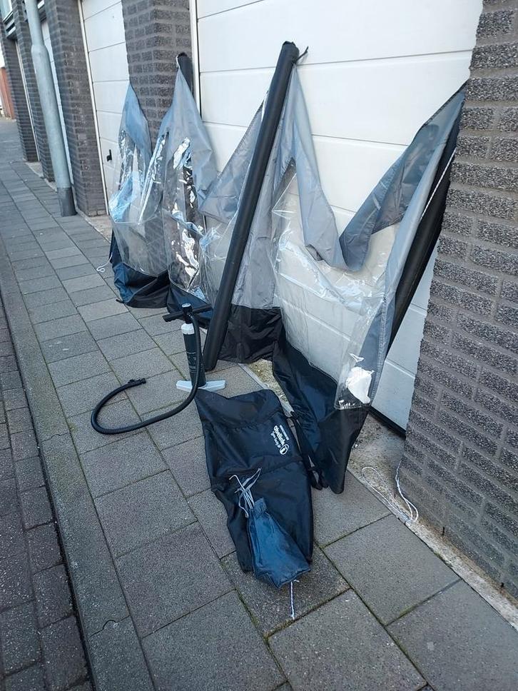 Opblaasbaar windscherm, Caravans en Kamperen, Camper-accessoires, Zo goed als nieuw, Ophalen of Verzenden