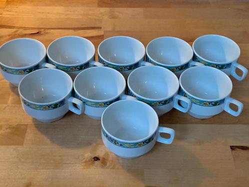 Bavaria floral coffee cup, Huis en Inrichting, Keuken | Servies, Zo goed als nieuw, Kop(pen) en/of Schotel(s), Overige stijlen