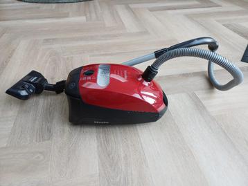Miele kinderstofzuiger beschikbaar voor biedingen