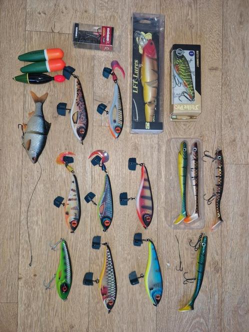 Partij kunstaas snoek jerkbaits enz.., Watersport en Boten, Hengelsport | Roofvissen, Zo goed als nieuw, Overige typen, Ophalen of Verzenden