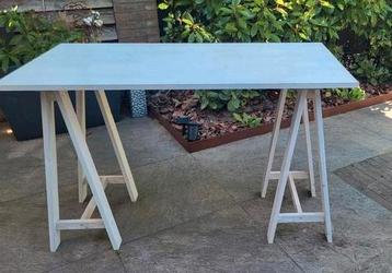 Houten Bureau - Functioneel voor Kleine Ruimte beschikbaar voor biedingen