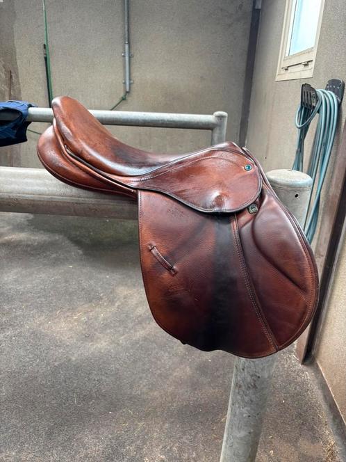 Stubben springzadel te koop/ Symbion Dressuur zadel te koop., Dieren en Toebehoren, Paarden en Pony's | Zadels, Zo goed als nieuw
