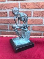 gepatineerd bronzen beeld, de denker/ le penseur als skelet, Ophalen of Verzenden