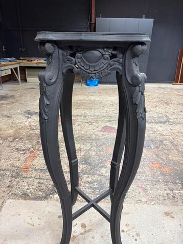 Barok plantentafel mat zwart beschikbaar voor biedingen