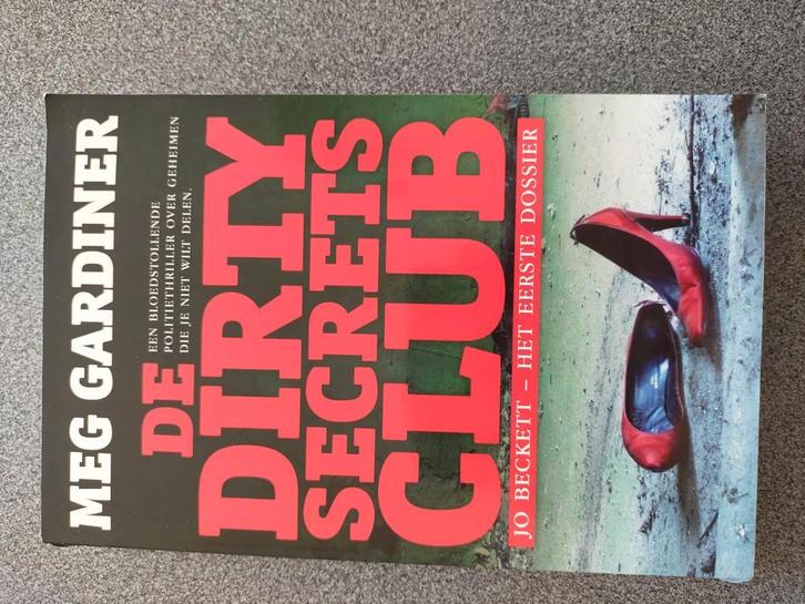 Meg Gardiner - De Dirty Secrets Club, Boeken, Thrillers, Zo goed als nieuw, Ophalen
