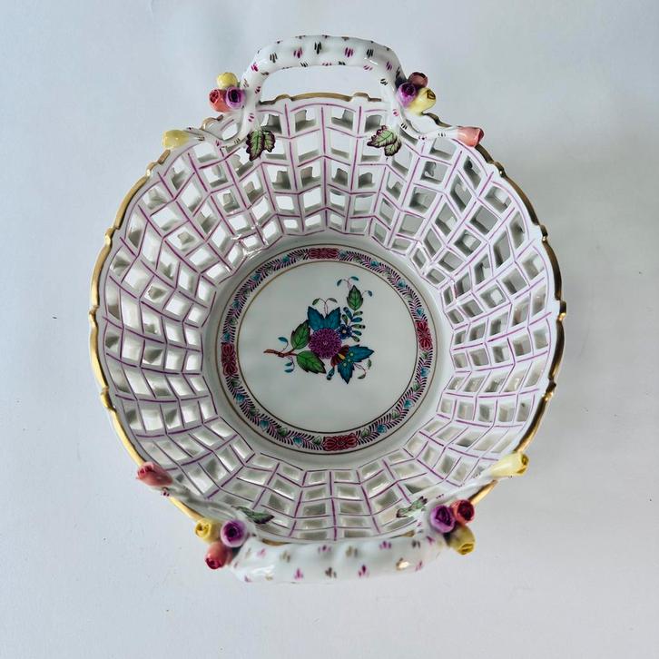 Prachtige, opengewerkte porseleinen schaal van Herend, Antiek en Kunst, Antiek | Porselein, Ophalen of Verzenden