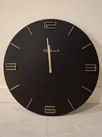 Showroom uitverkoop - Richmond klok Byram (Black/gold), Huis en Inrichting, Woonaccessoires | Klokken, Ophalen, Wandklok, Nieuw