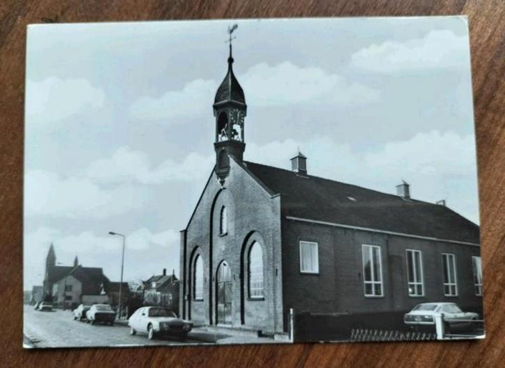 Kamperland - Gereformeerde Kerk (Dorpskerk, oude auto's), Verzamelen, Ansichtkaarten | Nederland, Ongelopen, Zeeland, 1960 tot 1980