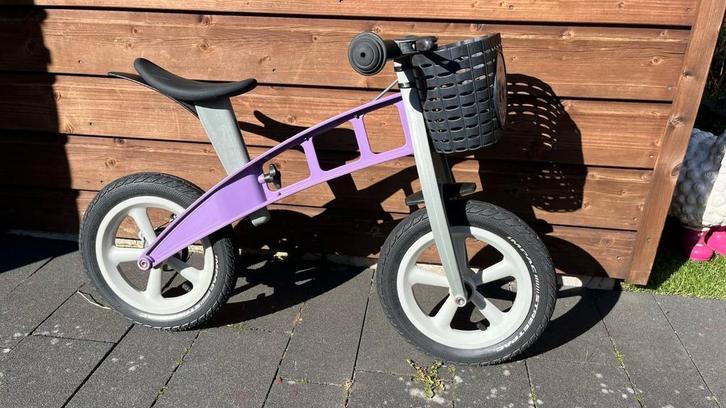 Firstbike lichtgewicht loopfiets paars met handrem, Kinderen en Baby's, Speelgoed | Buiten | Voertuigen en Loopfietsen, Zo goed als nieuw