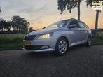 Skoda Fabia Combi 1.2 TSI Ambition Nieuwe APK | Navigatie |, Auto's, Skoda, Gebruikt, Euro 6, 4 cilinders, Parkeersensor