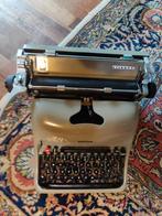 Oude Olivetti typmachine, leuk verzamel object., Antiek en Kunst, Ophalen